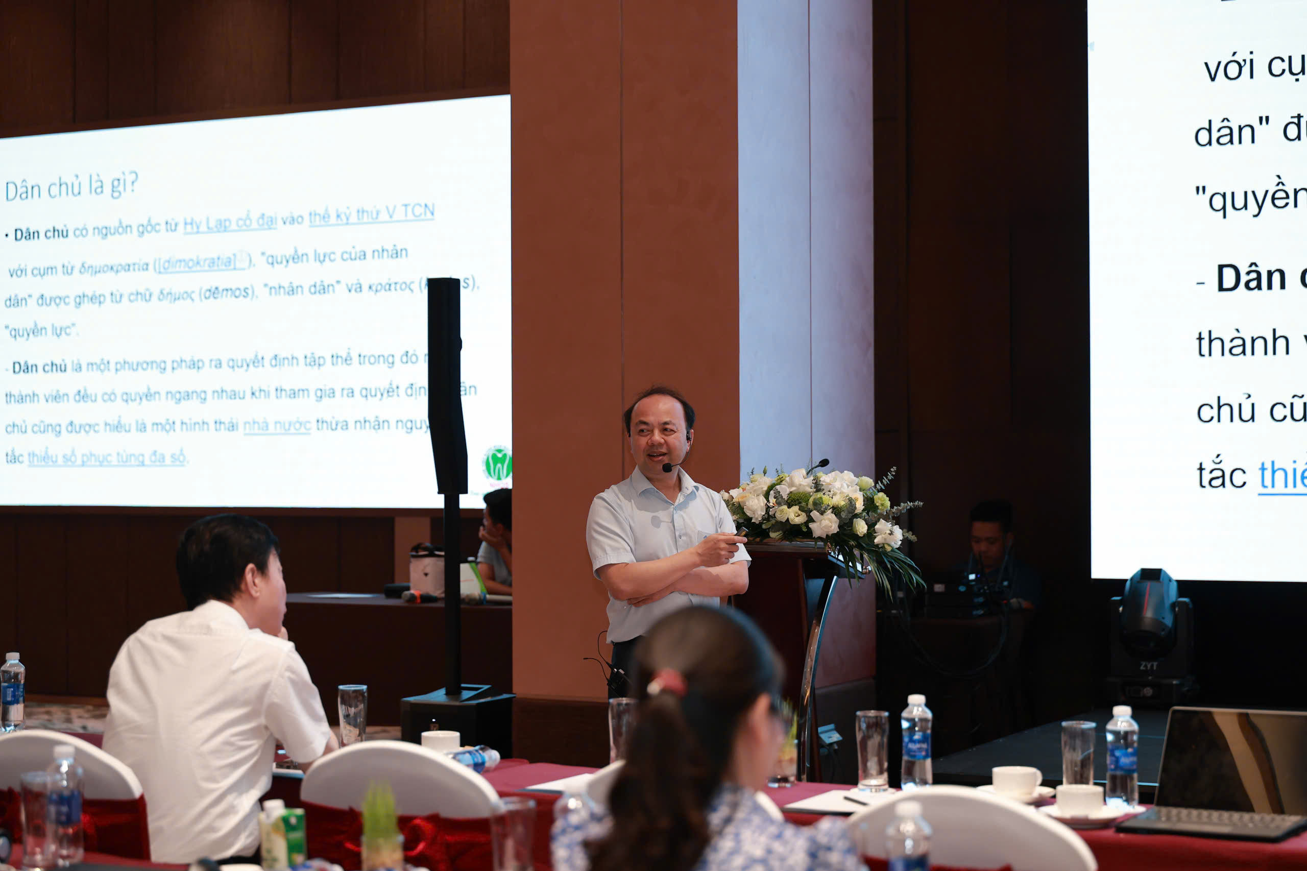 TS. Phạm Thanh Hà, Phó Bí thư Đảng ủy, Phó Giám đốc Bệnh viện; Giảng viên lớp học truyền đạt chuyên đề " Thực hiện Dân chủ tại cơ sở Y tế"